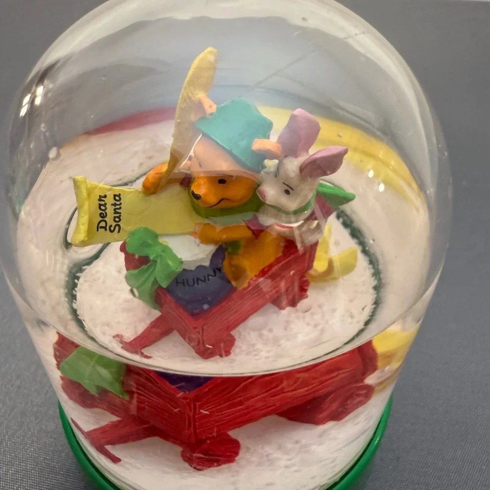 Winnie the Pooh Snow Globe With Wagon Pooh Piglet Christmas Holiday Gift‎